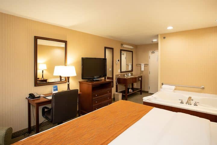 Room 5 of 42